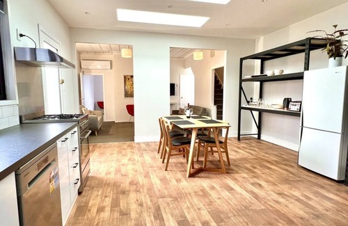 Ostend House | Baywatch Palm Beach Waiheke Island