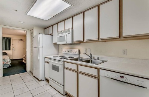 Crescent Beach Condo | Baywatch Resort by Escape