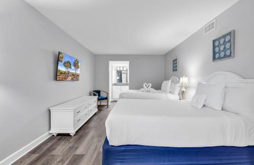 Crescent Beach Apartment | Baywatch Resort 1122