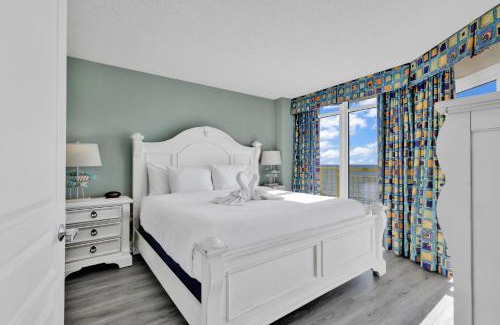Crescent Beach Apartment | Baywatch Resort Oceanfront Dream Maker