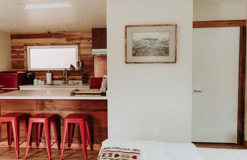 Baywood Park House | Baywood Cottage #5 | Walk to Bay | Dog Friendly