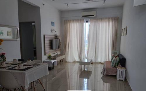 Kota Bharu Apartment | BbellaHomestayRiverview KBtown 2BR, Wi-Fi, washer