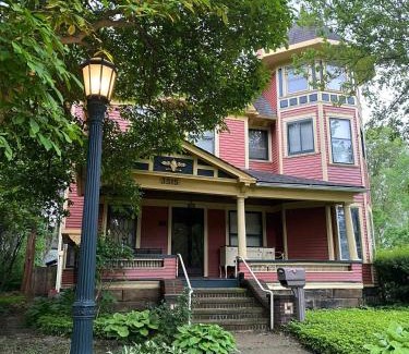 Cleveland House | BBQ Pets Welcome 5BR for 12 3 Bathrooms