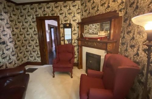 Cleveland House | BBQ Pets Welcome 5BR for 12 3 Bathrooms