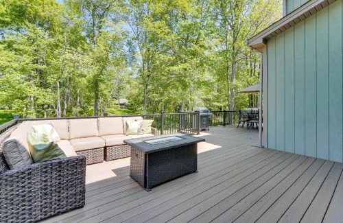 Lake Harmony House | BBQ-Ready Deck Lake Harmony Home with Fire Pit