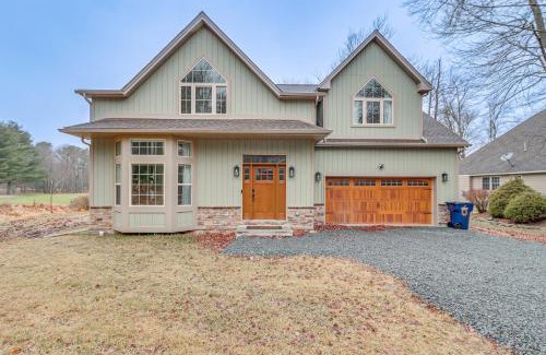 Lake Harmony House | BBQ-Ready Deck Lake Harmony Home with Fire Pit
