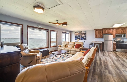 Watertown House | BBQ Ready: Lakefront Retreat in Watertown