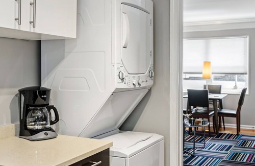 Buckhead Apartment | (BC1bB) Enjoy a Full Kitchen in an Affordable Condo near Peachtree Street