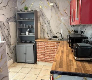 Dudden Hill House | BD-Stylish Double bed in Wembley