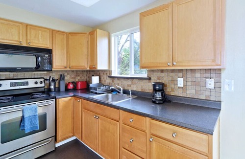 Highline Apartment | BD37 1b1b Apt Unit 3 @S Seattle close to airport