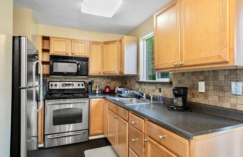 Highline Apartment | BD37 1b1b Apt Unit 3 @S Seattle close to airport