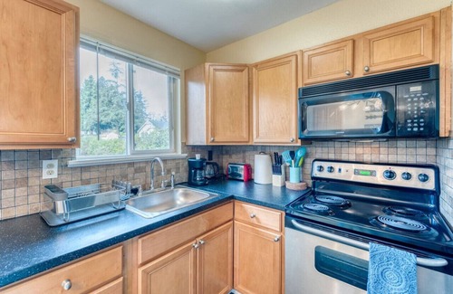 Highline Apartment | BD37 2b1b Apt Unit 4 @S Seattle close to airport