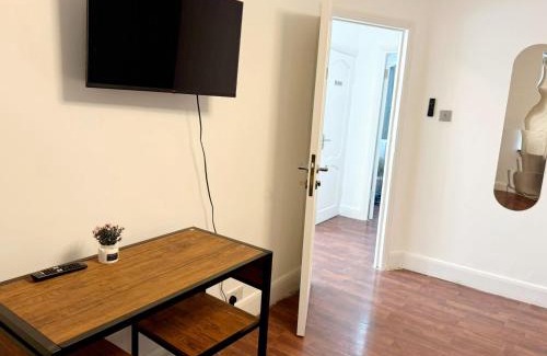 Dudden Hill House | BE-1st Floor Quad Room in Wembley!