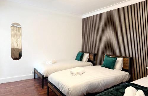 Dudden Hill House | BE-1st Floor Quad Room in Wembley!