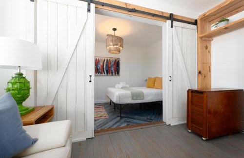 Jacksonville Beach Apartment | Be a Nomad - Charming bch cottage - 3 blks to bch