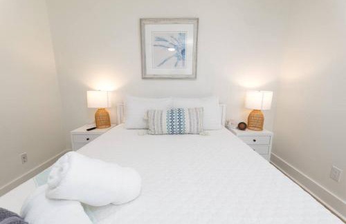 Jacksonville Beach Apartment | Be a Nomad - Newly renovated - 4 blocks to beach