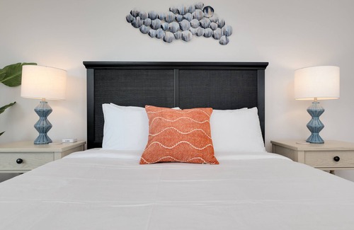 Jacksonville Beach Hotel | Be A Nomad | Oceanfront Boutique Hotel | {2FL Queen}