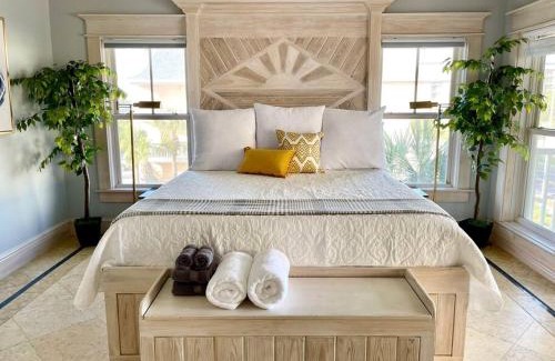 Jacksonville Beach Apartment | Be A Nomad - Stunning Old World Home Top Oceanviews