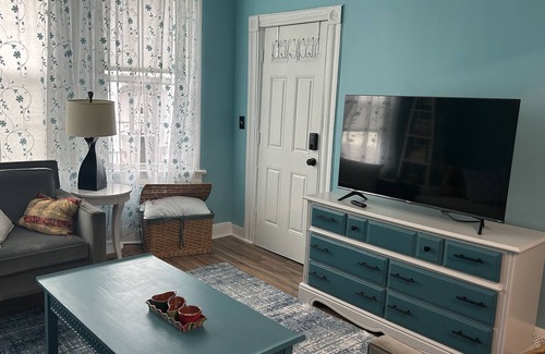 McGinley Square Apartment | Be in NYC under 20 minutes--One Bedroom with Patio in residential neighborhood