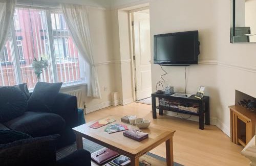 Liverpool Apartment | Be My Guest Liverpool - Ground Floor Apartment with Parking