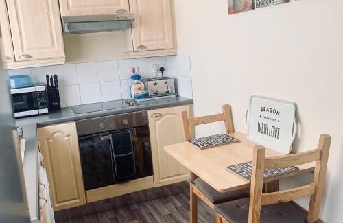 Liverpool Apartment | Be My Guest Liverpool - Ground Floor Apartment with Parking