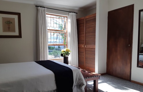 Bloubergstrand House | Be My Guest Lodge