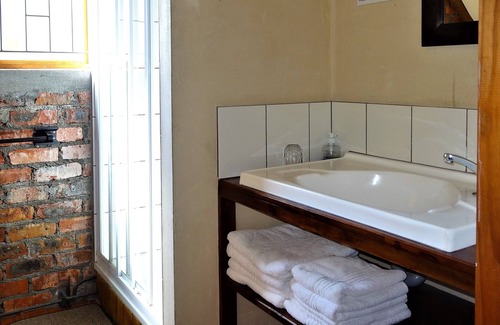 Bloubergstrand House | Be My Guest Lodge