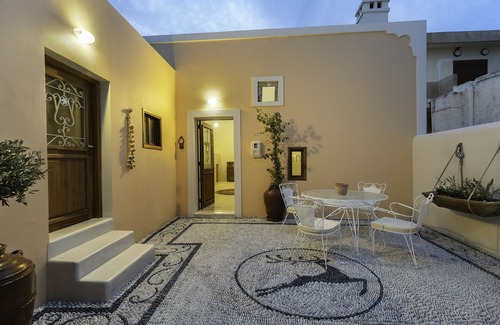 Archangelos House | Be one of the first guests who stays in an original traditional home!