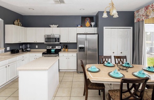 Lindfields House | Be Our Guest at Emerald Island – Grand Stay for 19 w/Private Pool & Game Room!