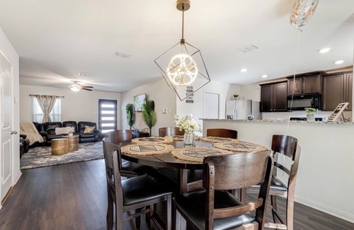 San Antonio House | Be our GUEST! Beautiful home for you to ENJOY!