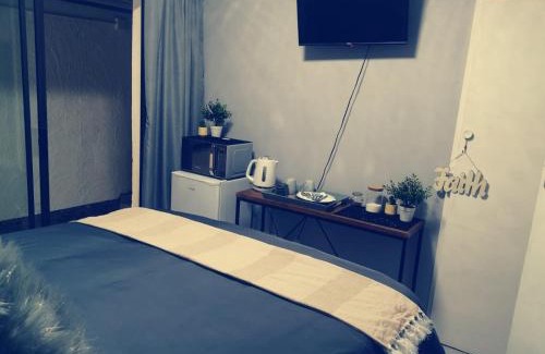 Ekurhuleni Apartment | Be Our Guest Near OR TAMBO International Airport