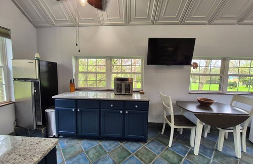 Stanford Villa | Be our guest. This is our stand-alone guest house, on 4+ acres.