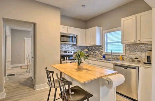 Indianapolis House | Be there or be Foutain Square.