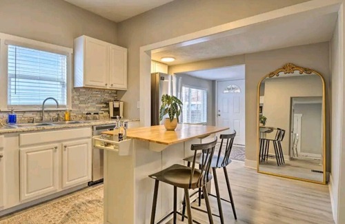 Indianapolis House | Be there or be Foutain Square.
