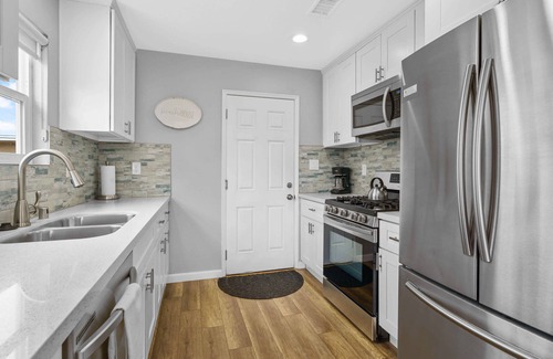 Central Mission Beach Cottage | Beach-2-Bay 2br | Beach | AC | Patio