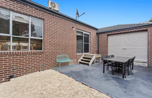Dromana House | Beach 27 by Ready Set Stay - BYO LINEN & TOWELS