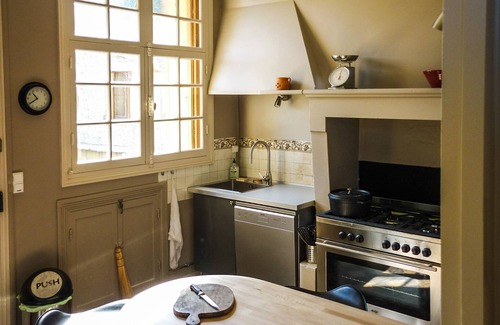 Saint-Palais-sur-Mer Villa | Beach - 50 m away, sea view, for 16-20 people, in St Palais-sur-Mer