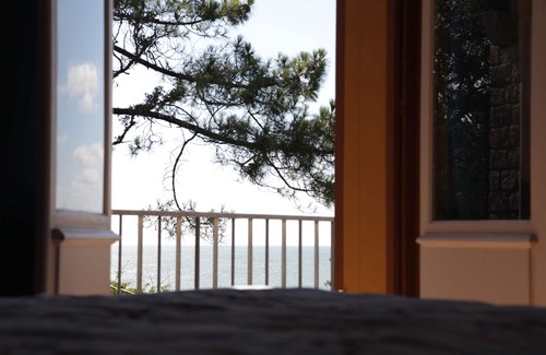 Saint-Palais-sur-Mer Villa | Beach - 50 m away, sea view, for 16-20 people, in St Palais-sur-Mer