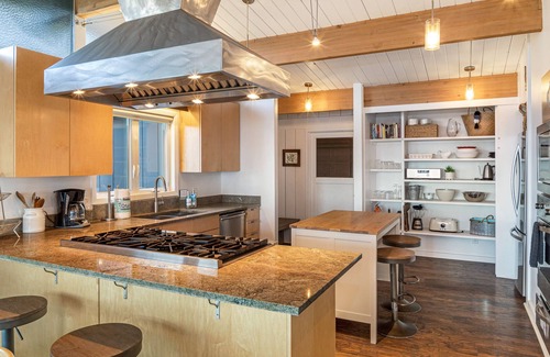 Friday Harbor House | Beach Access! Near Roche Harbor (LBR)