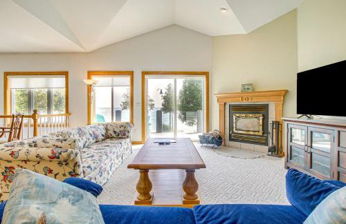 Sturgeon Bay House | Beach Access on Lake Michigan Sturgeon Bay Home