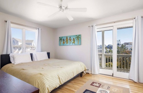 West Hampton Dunes House | Beach access. Amazing bay view. Heated pool. Huge decks. Cul de sac Pickleball!
