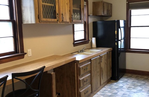 Ludington House | Beach across 1 Street! Location at it's finest!