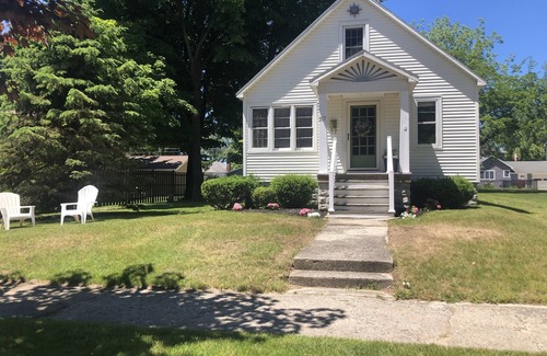 Ludington House | Beach across 1 Street! Location at it's finest!