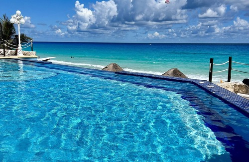 Zona Hotelera Apartment | Beach and Ocean Front Apartments 1