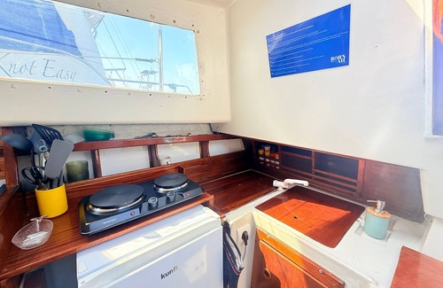Oeiras Boat Rental | Beach and Surf cosy boat
