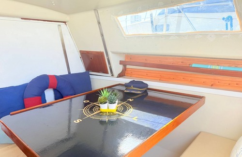 Oeiras Boat Rental | Beach and Surf cosy boat