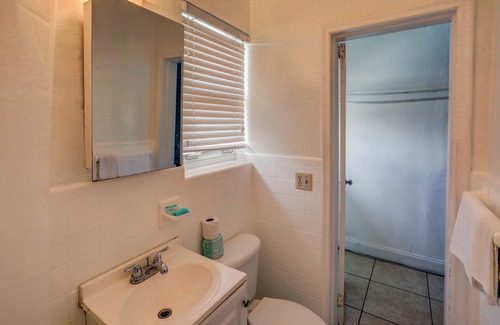 Hollywood Lakes Hotel | Beach and Town Motel