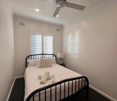 Glenelg North Apartment | Beach apartment 10/22 esplanade sea-views