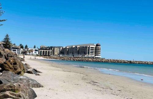Glenelg North Apartment | Beach apartment 22 esplanade sea-views