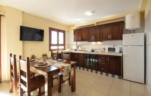 Punta del Hidalgo Apartment | Beach apartment with terrace and pool